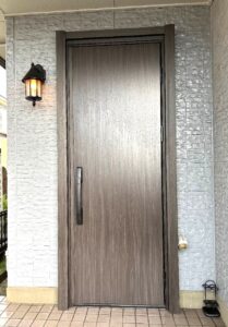 名張市で玄関ドアの取替工事をしました。