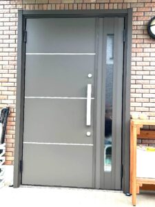 名張市で玄関ドアの取替工事をしました。