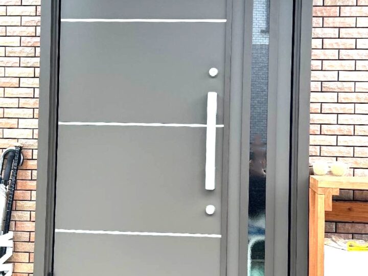 名張市で玄関ドアの取替工事をしました。